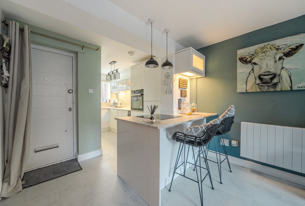 Property photo 3 of 11 1526049-6-1A0F2F1...