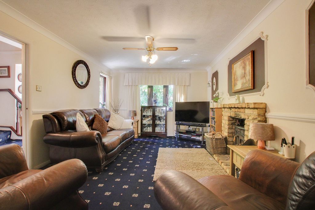 Property photo 3 of 27