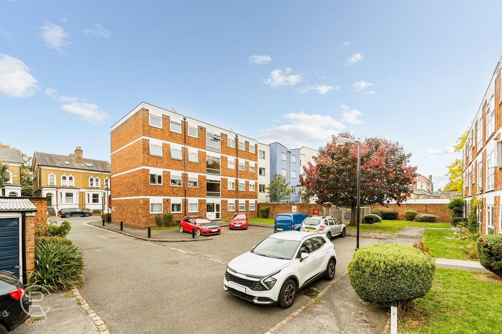 Property photo 1 of 11