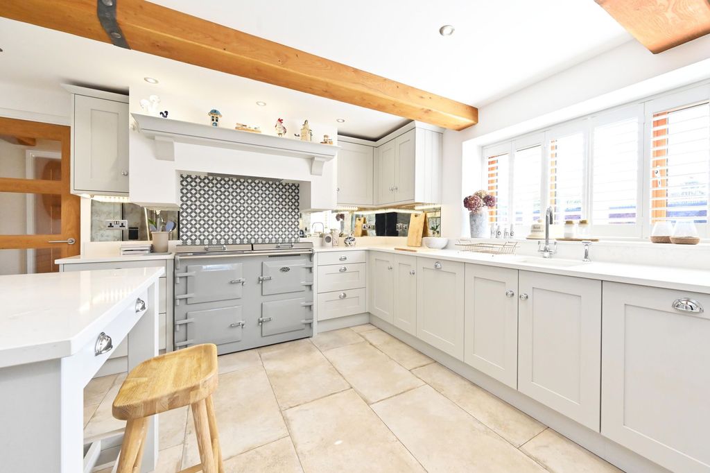 Property photo 3 of 33