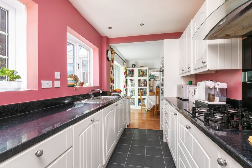Property photo 2 of 9