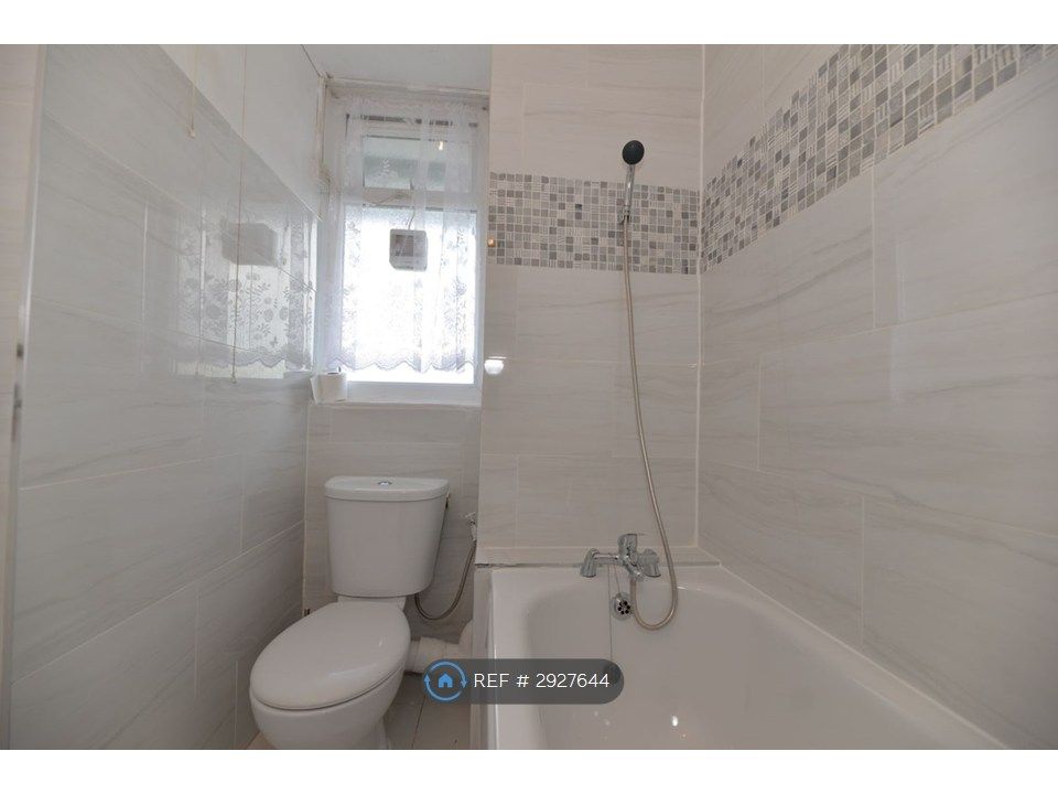 Property photo 3 of 11 Bathroom