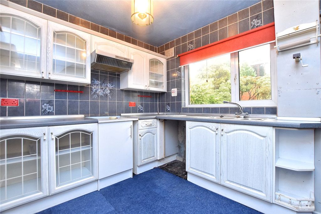 Property photo 3 of 14 Kitchen