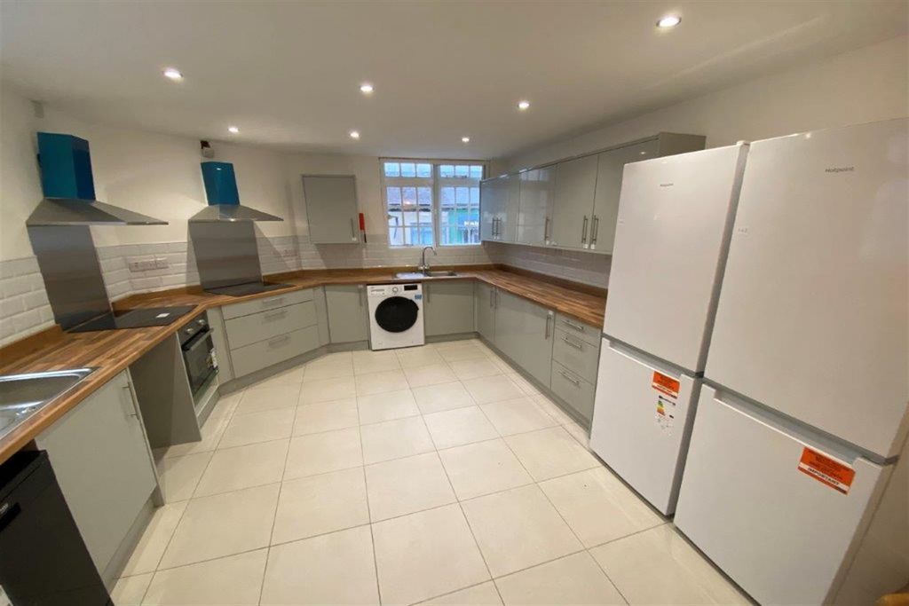 Property photo 2 of 27 Kitchen