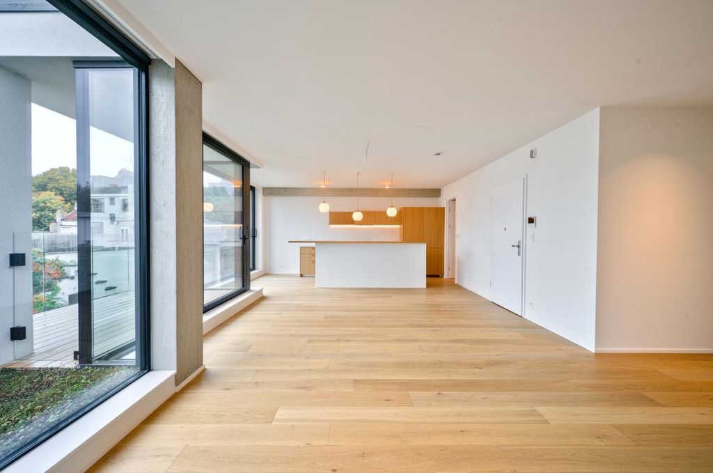 Property photo 2 of 28