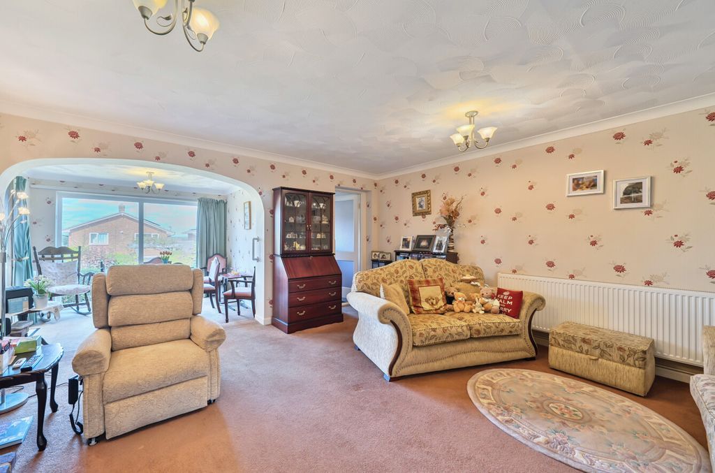 Property photo 2 of 12 1316774-34-685Ec7...