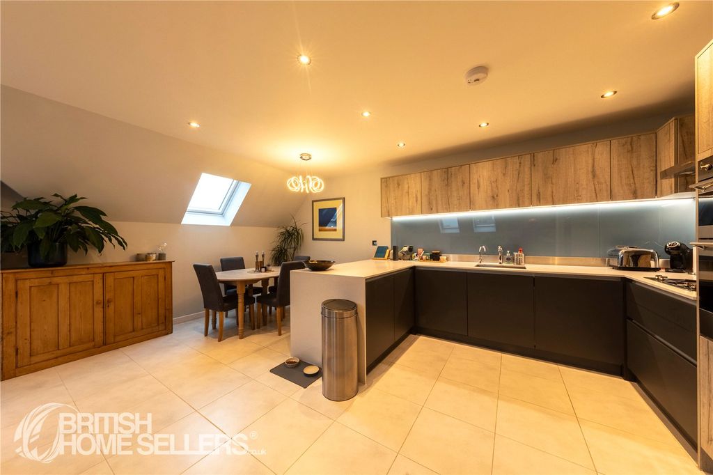 Additional image 6 of 3 bed flat for saleCampden Road, South Croydon CR2