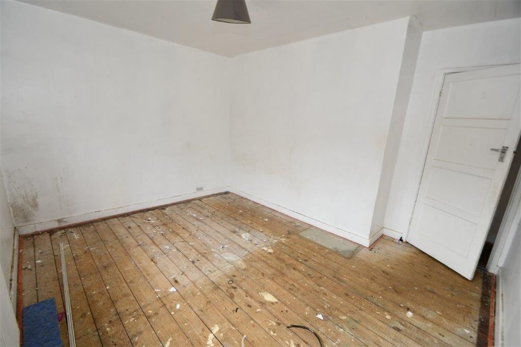 Property photo 3 of 12 Lounge