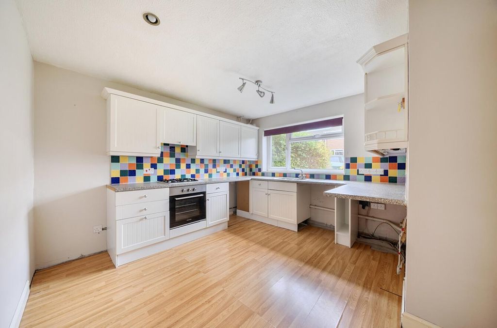 Property photo 3 of 16 1383037-16-691c46dc410E9.Jpg