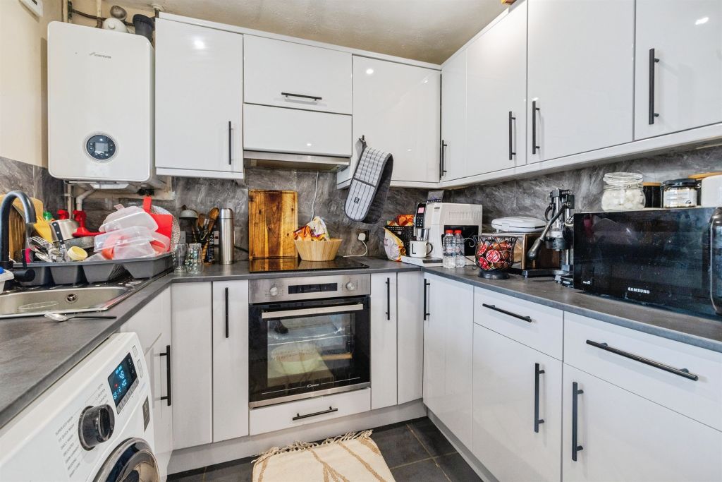Property photo 3 of 16 Kitchen / Diner