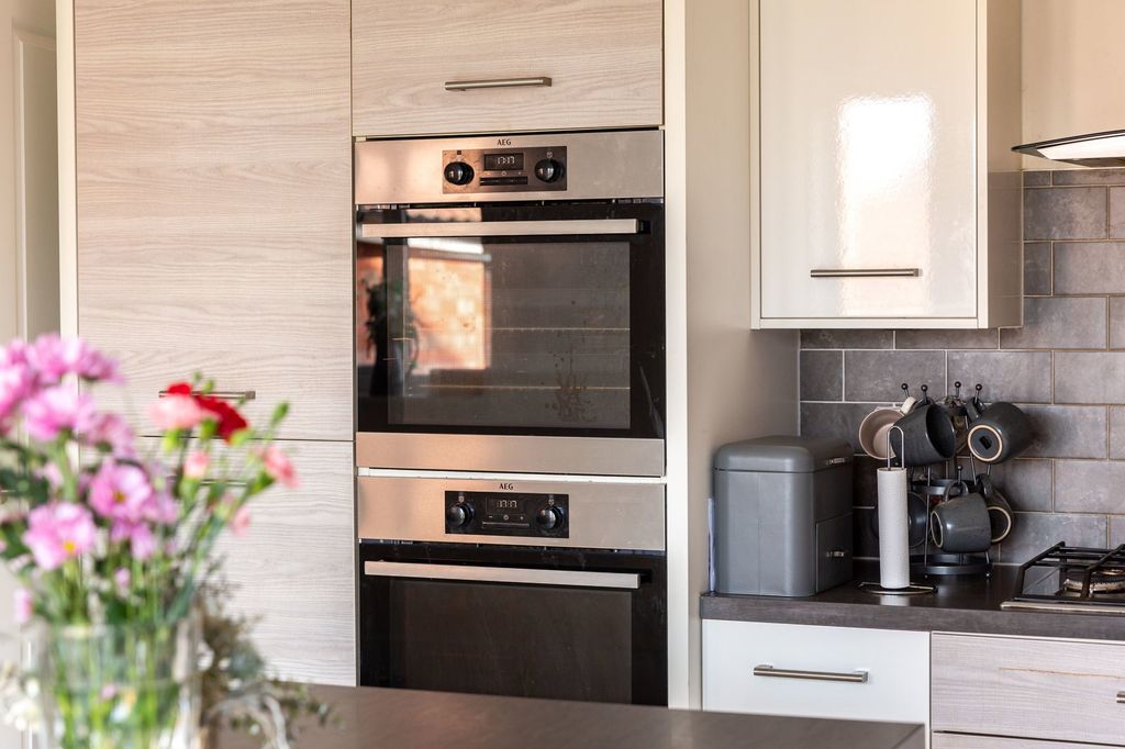 Property photo 3 of 28