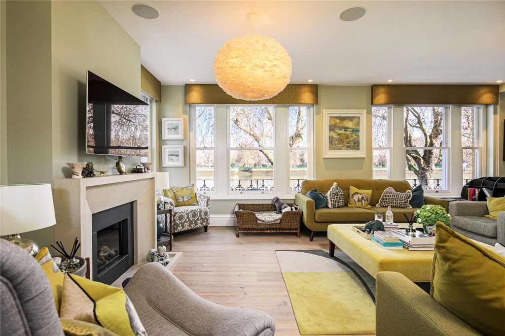 Property photo 3 of 19 Reception