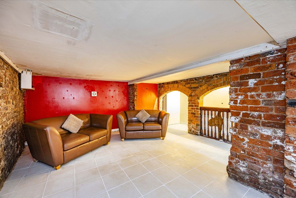 Property photo 2 of 23
