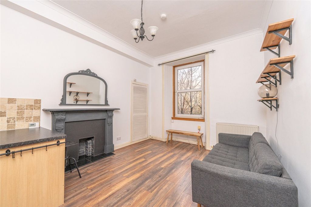 Property photo 2 of 18 Lounge/Kitchen