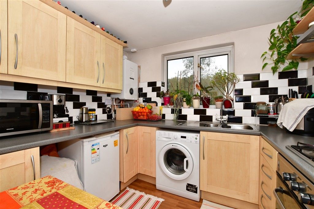 Property photo 1 of 4 Kitchen