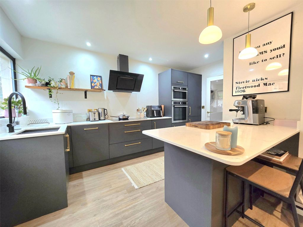 Property photo 3 of 13 3 - Picture No. 25