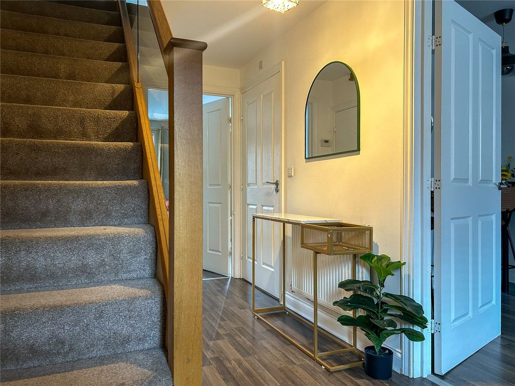 Property photo 2 of 21 Hallway