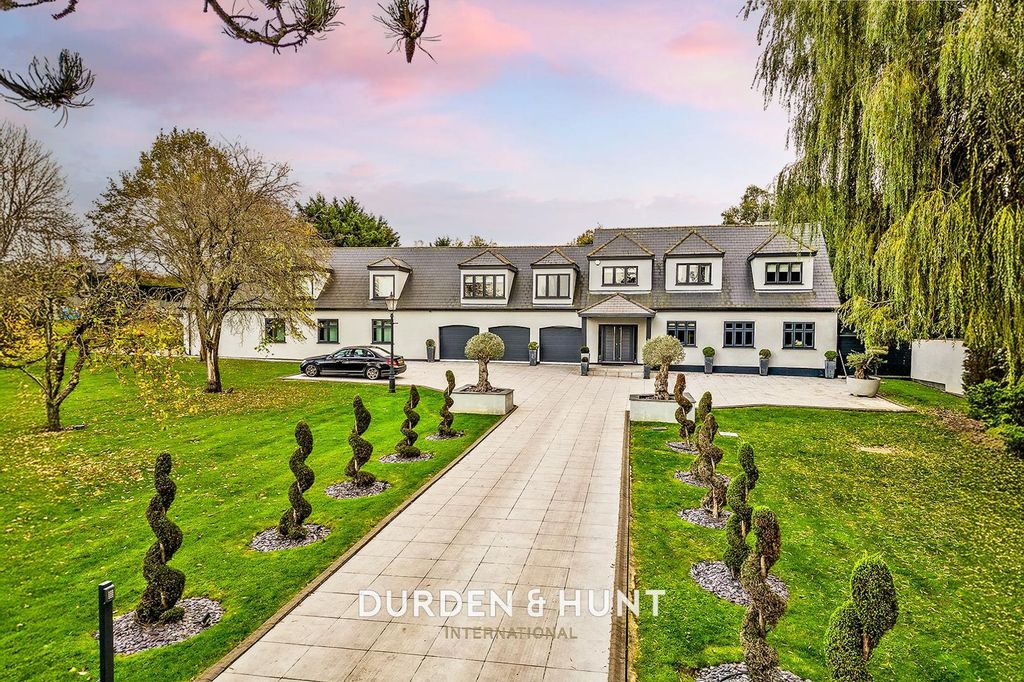 Property photo 1 of 72 Greensted-124.1.Jpg