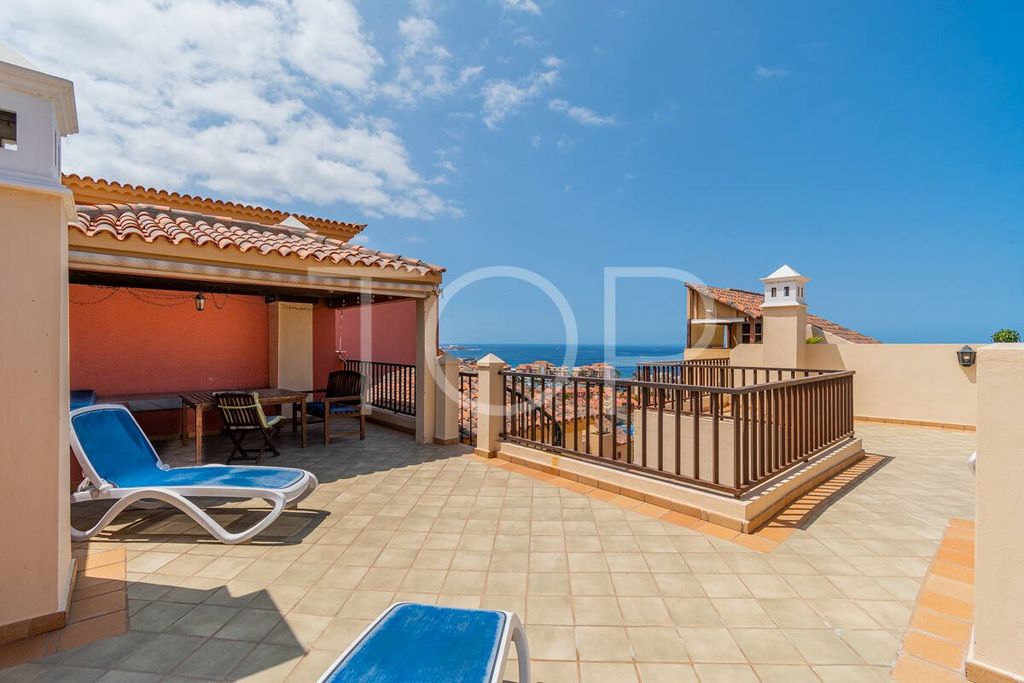 Property photo 1 of 25 Beautiful Three-Bedroom Penthouse In The Exclusive El Duque Area, Costa Adeje
