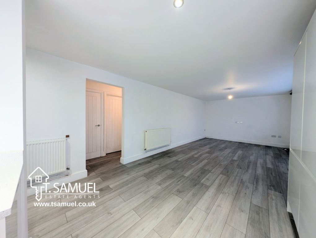 Property photo 3 of 33 Lounge/Diner