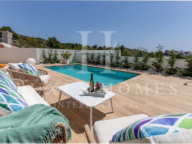 Property photo 2 of 24