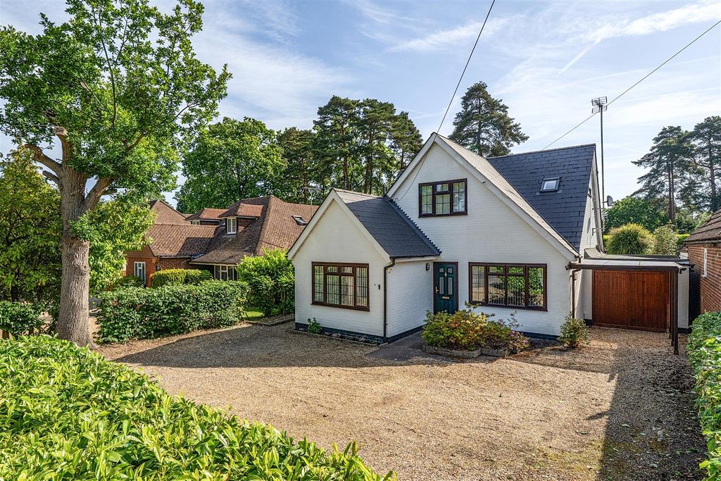 4 bed detached house for saleThe Avenue, Crowthorne, Berkshire RG45