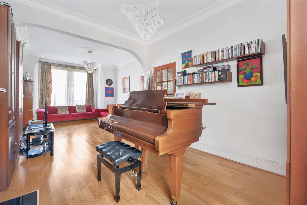 Property photo 2 of 19