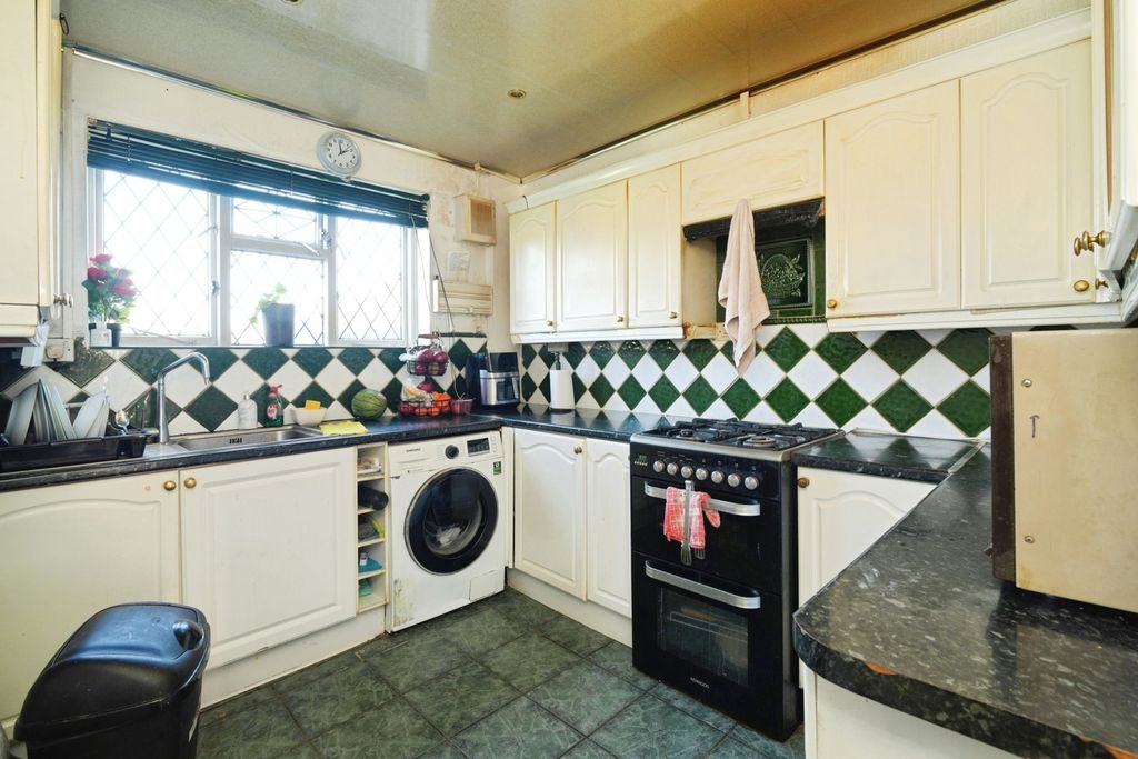 Property photo 3 of 20 Kitchen