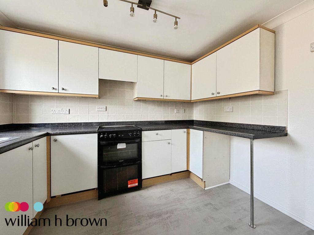 Property photo 2 of 11 Kitchen