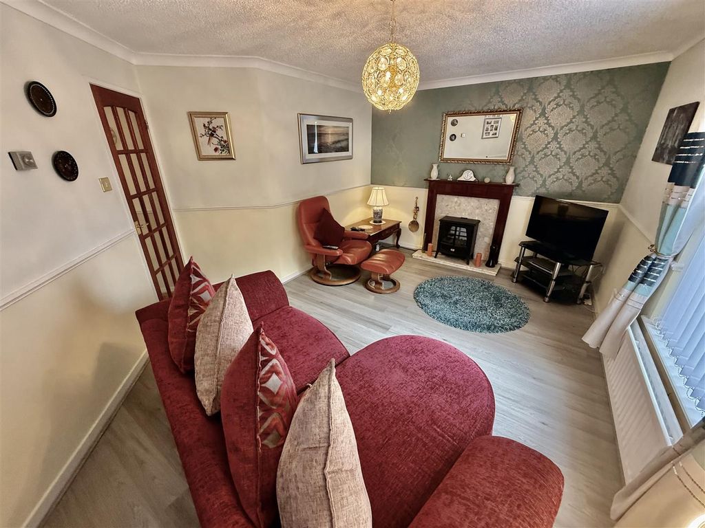 Property photo 2 of 14 Lounge