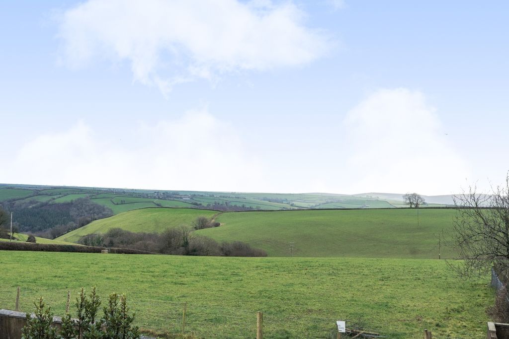 Property photo 3 of 18 1405161-7-697B8116Aed96