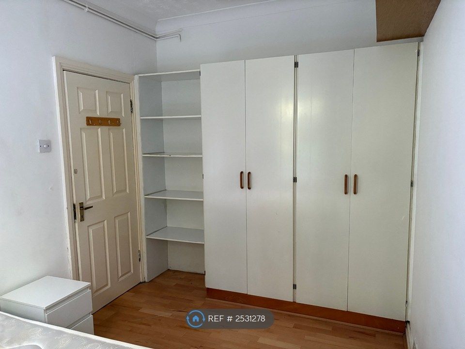Property photo 3 of 11 Bedroom 1