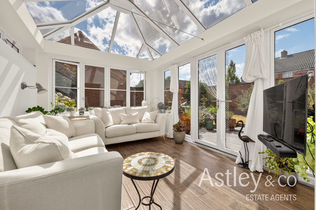 Property photo 3 of 16 Conservatory