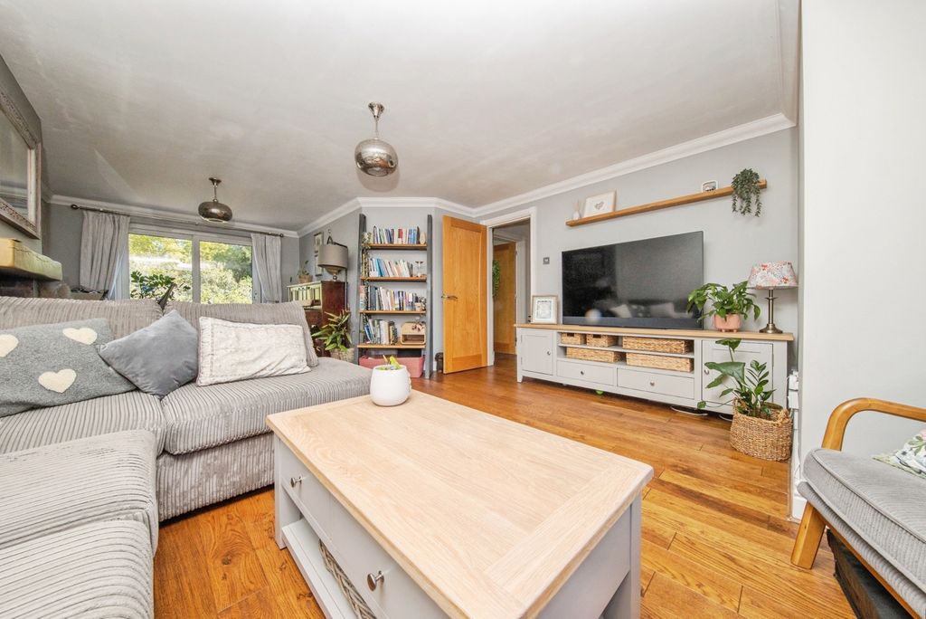 Property photo 3 of 19 Pbox-Img.Jpg