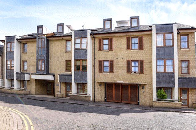 2 bed flat for sale Newtown