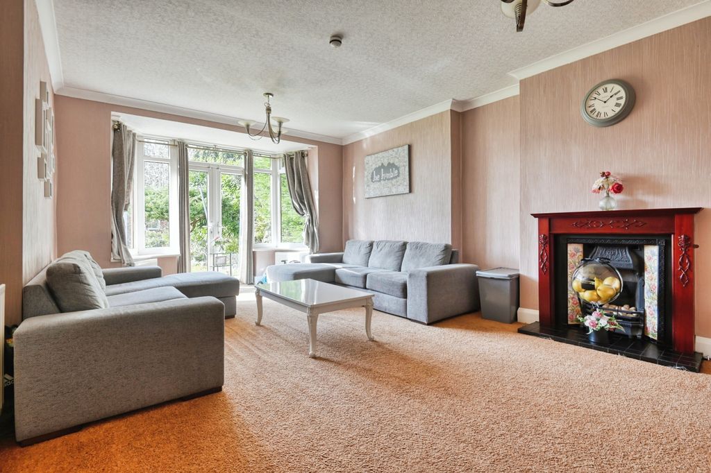 Property photo 3 of 17
