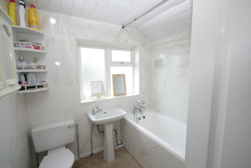 Property photo 3 of 20 15 Bathrrom.Jpg