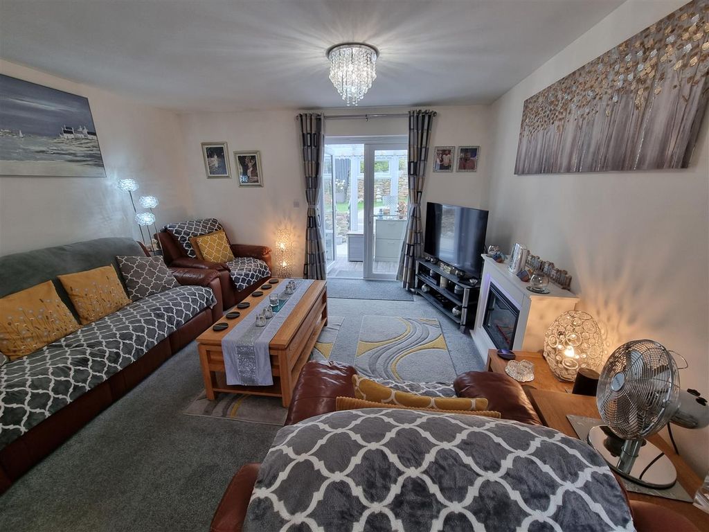 Property photo 3 of 24 Sitting Room.Jpg