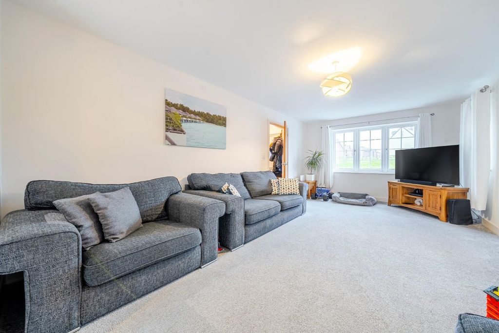 Property photo 2 of 16 Lounge.Jpg