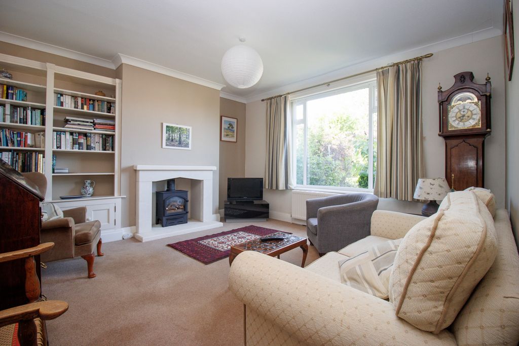 Property photo 3 of 28