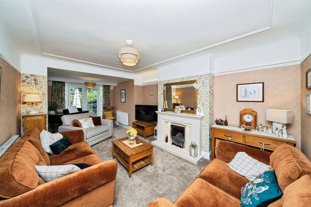 Property photo 2 of 27
