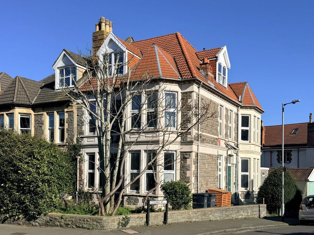 Property photo 1 of 8 External