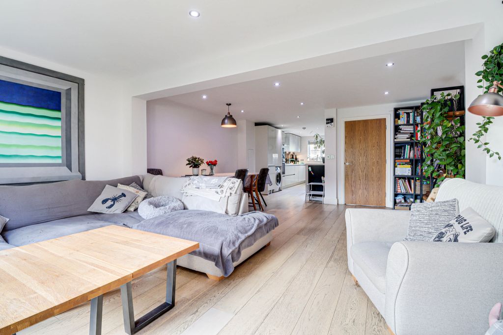 Property photo 3 of 20 Living Room