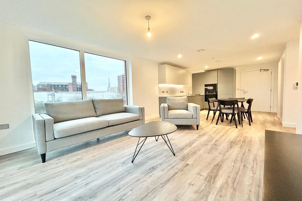 Property photo 1 of 12 (Main)