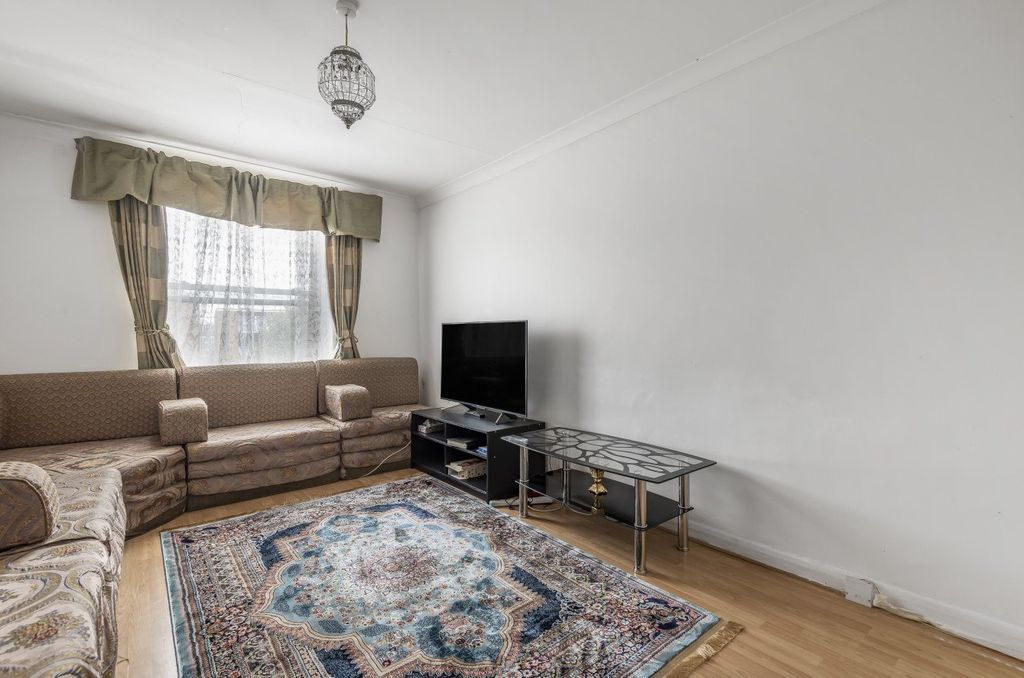 Property photo 2 of 11 2