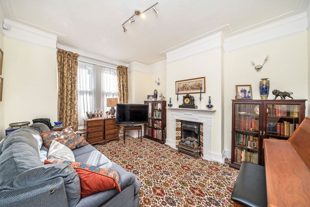 Property photo 2 of 8