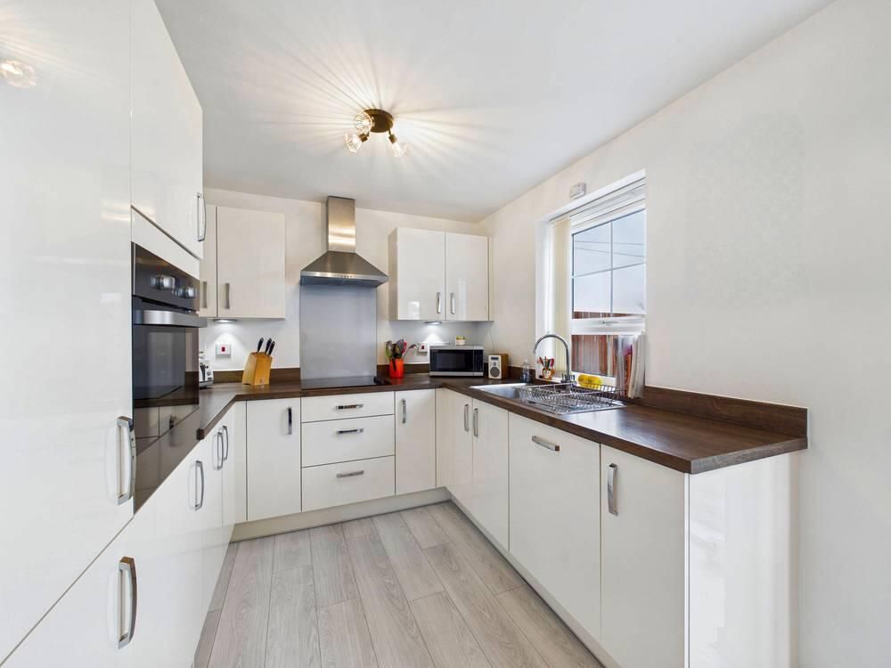 Property photo 2 of 19 Kitchen