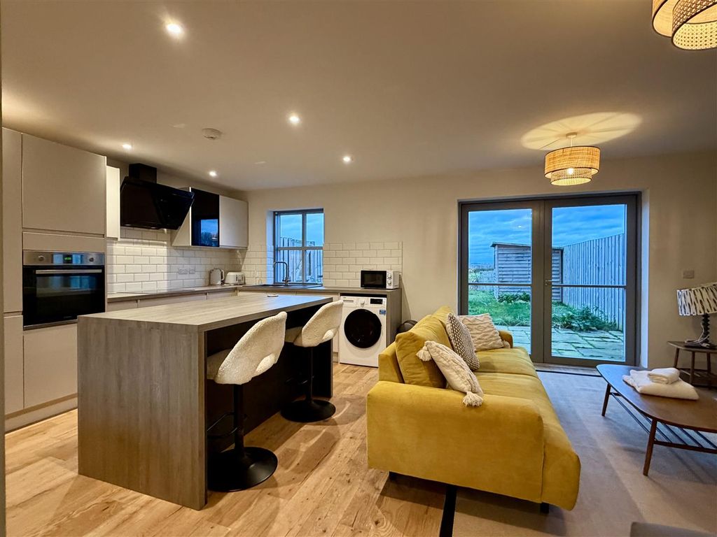 Property photo 2 of 25