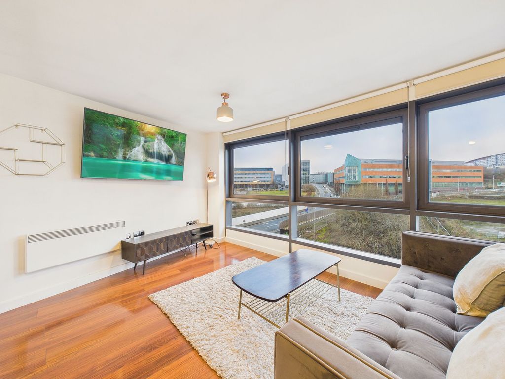 Property photo 2 of 10 Living Space