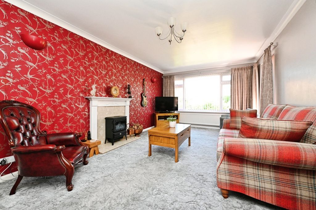 Property photo 2 of 17 Photo